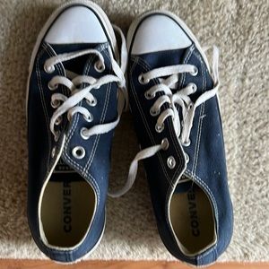 Converse All Stars 6.5 mens 8.5 womens